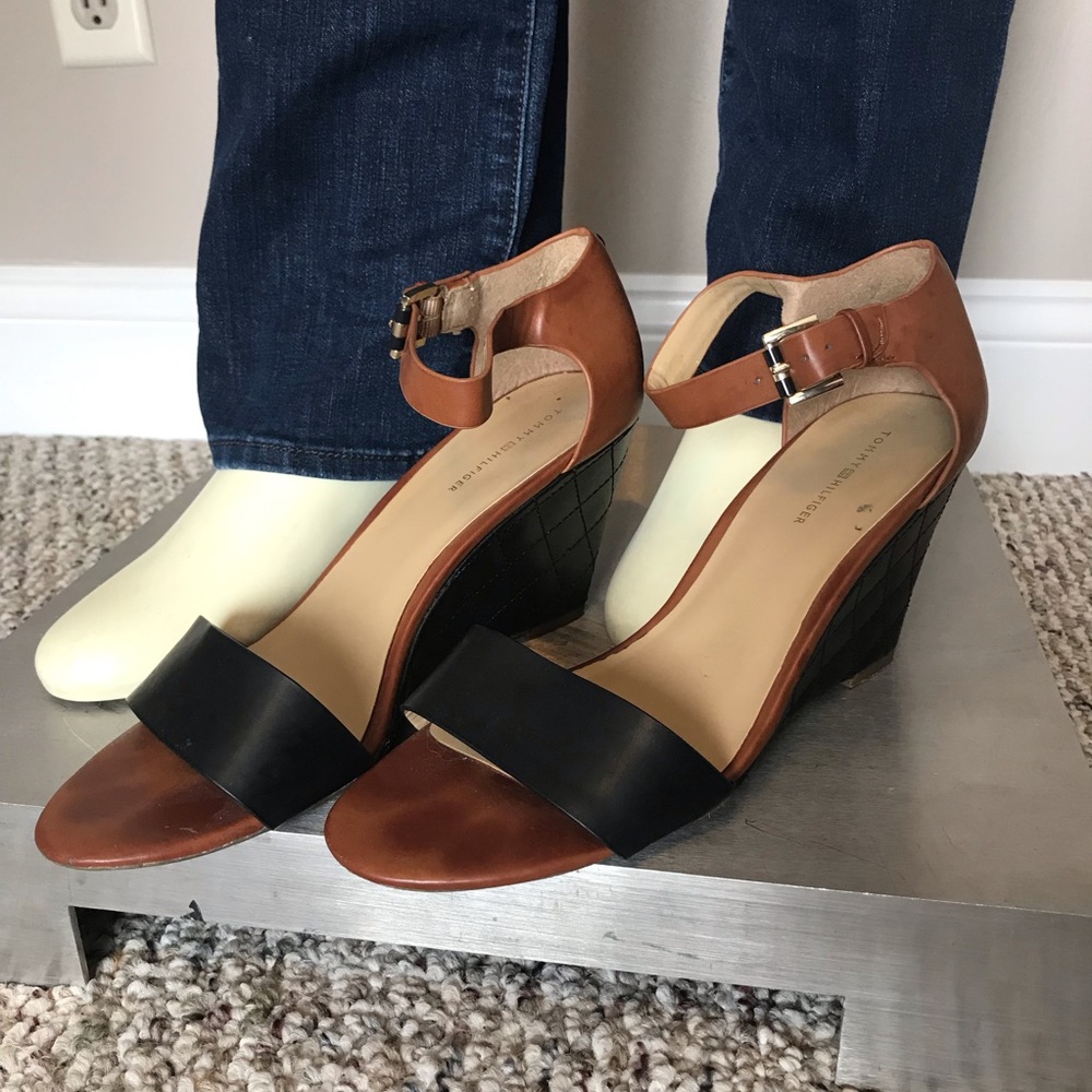 Tommy Hilfiger Black Brown Wedge Sandals Size 9